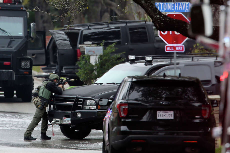 SAPD: Man found dead after hours-long standoff - San Antonio Express-News