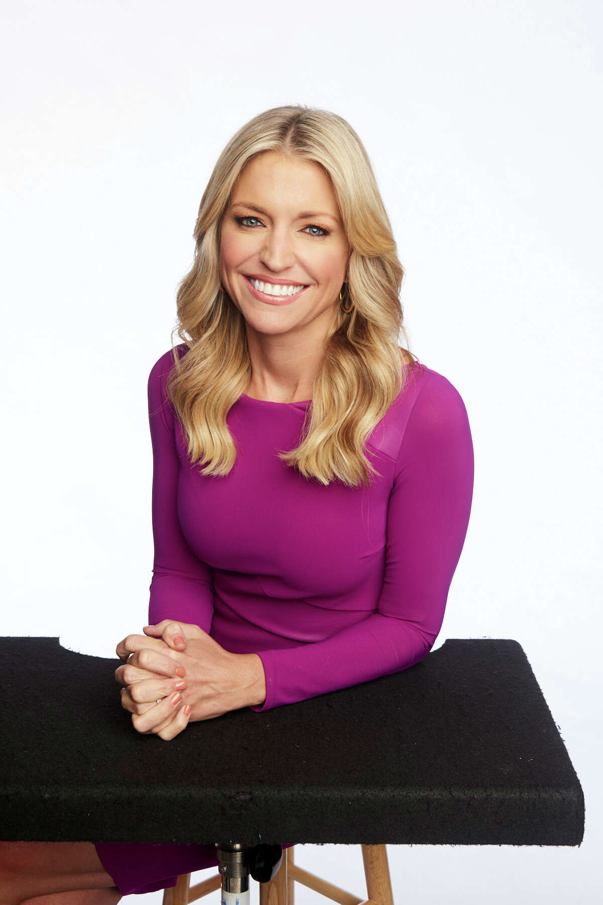 Ainsley Earhardt Bikini Pictures - 0o06i27