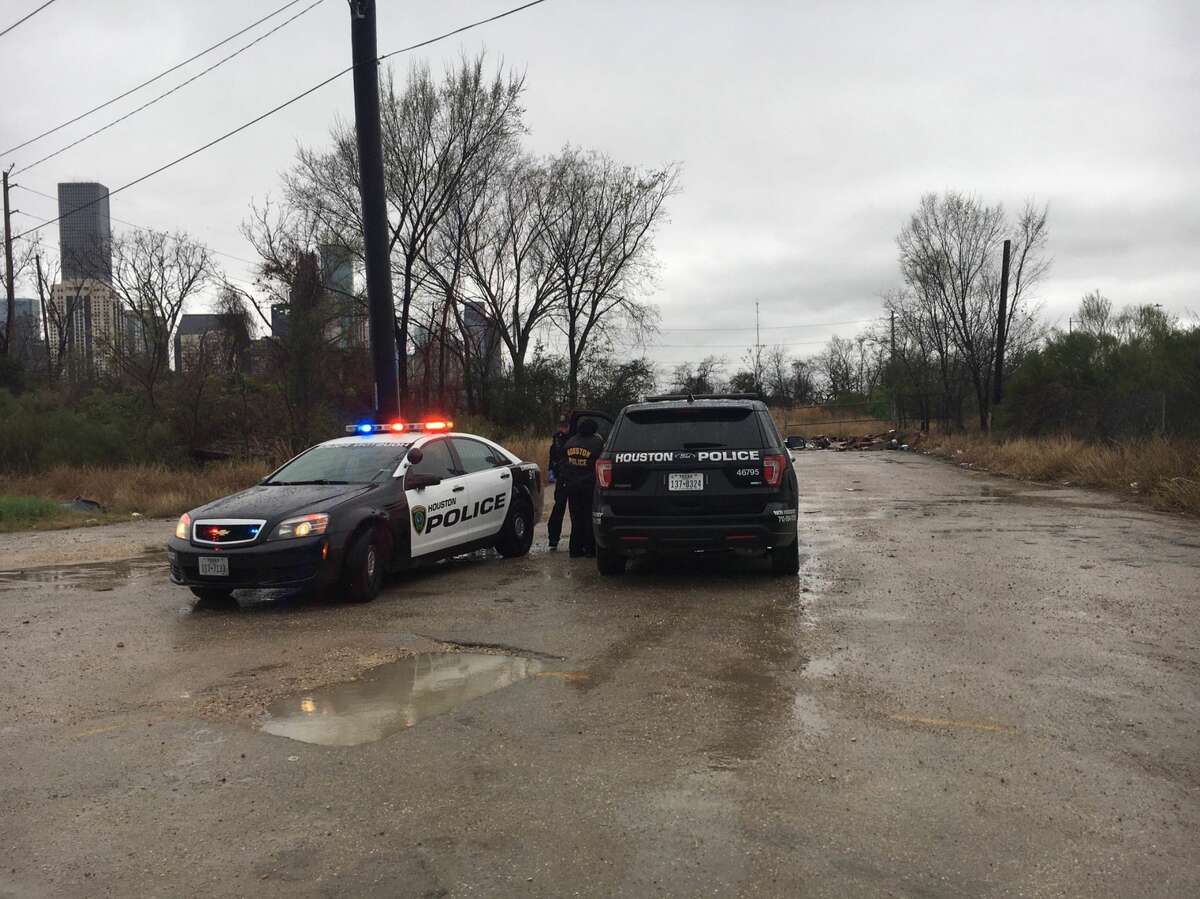 Hosuton police investigate the discovery of a body in the 1600 block of Keene on Thursday, Feb. 20, 2020.
