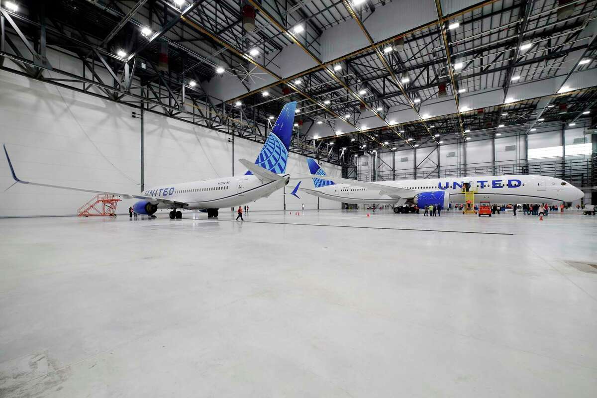 United unveils $200M maintenance facility at IAH
