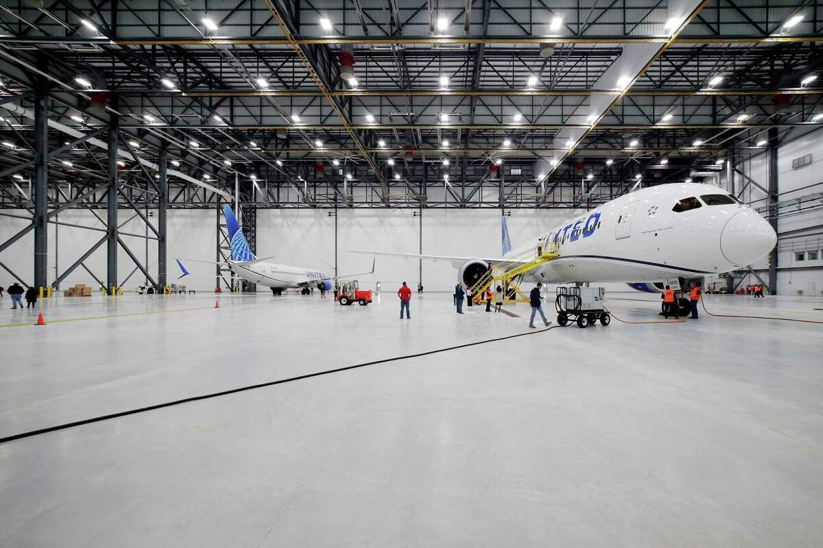 United unveils $200M maintenance facility at IAH