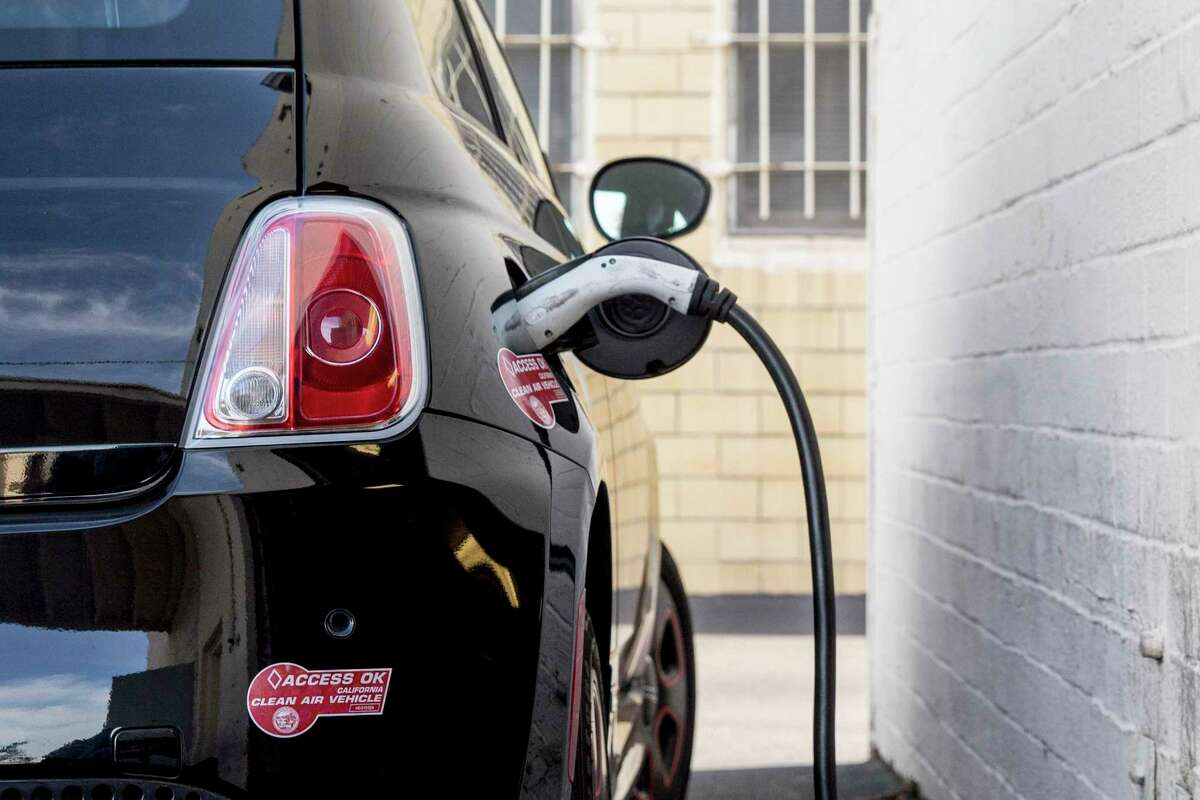 which-towns-in-connecticut-have-the-most-electric-cars