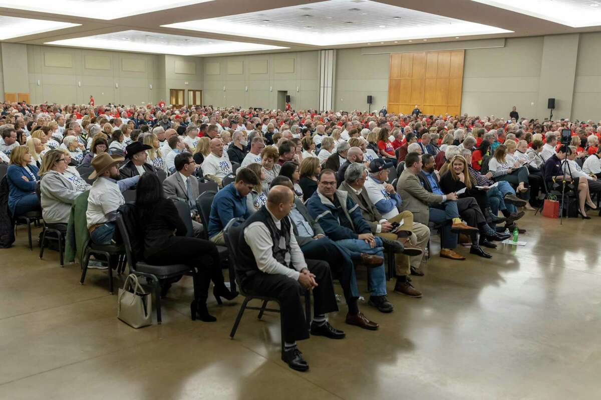 An estimated 1,000 residents between Lake Conroe and Lake Houston attend a SJRA meeting in both support and against the seasonal lowering of Lake Conroe, at the Lone Star Convention Center in Conroe.
