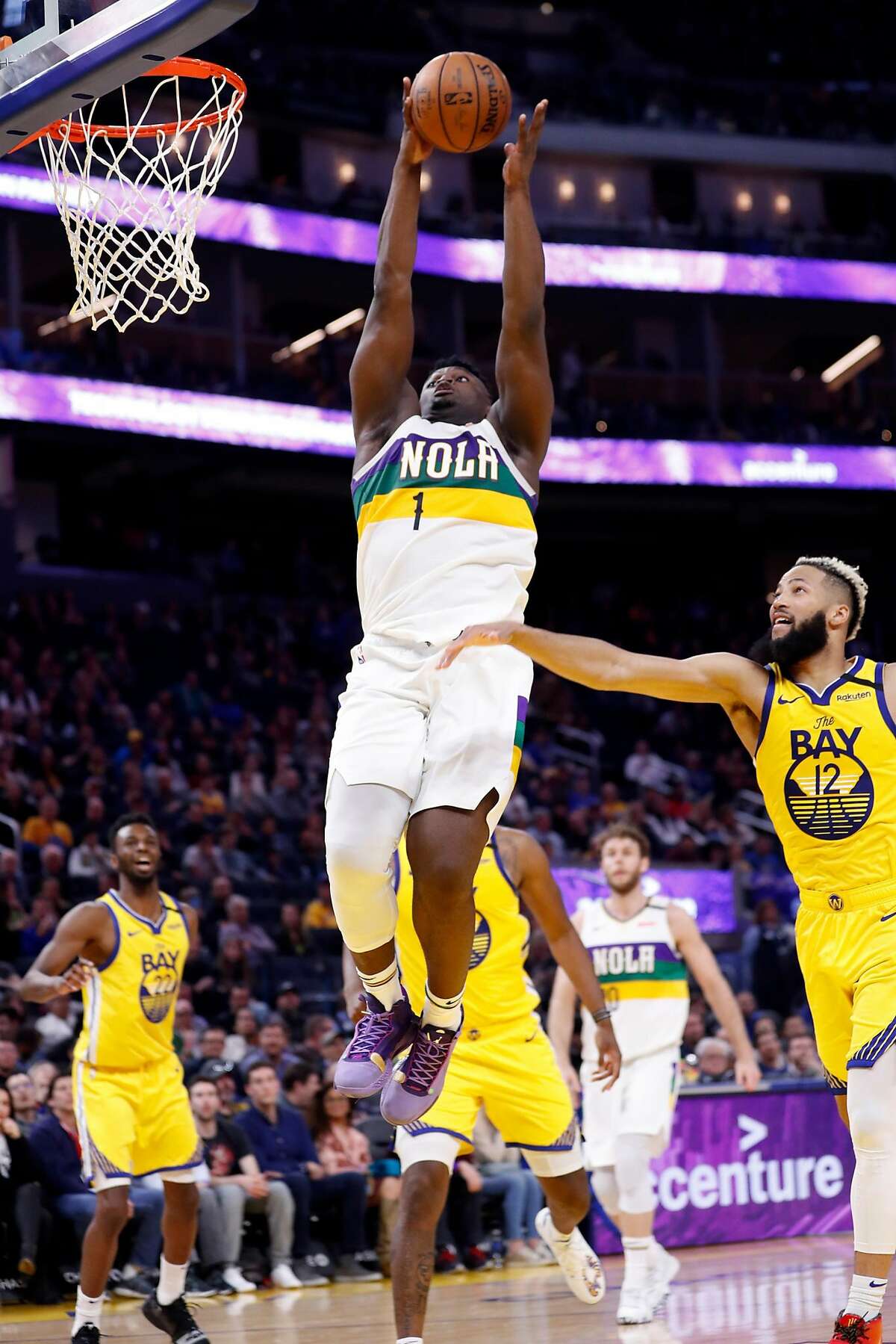 Zion Williamson Throws Down A Ridiculous Dunk In Warriors-Pelicans