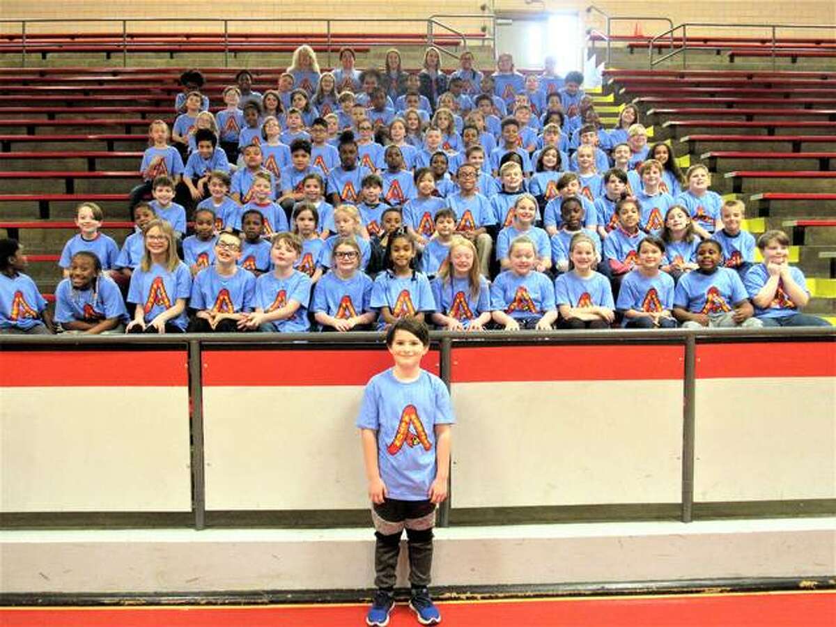 Vedder Obermeyer stands in front of the entirety of the third grade at West Elementary School.