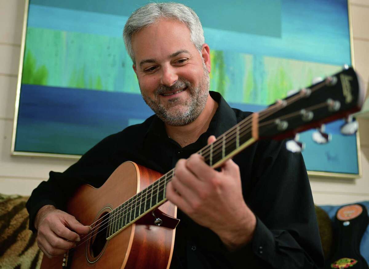 Sound Surfing: England swings with solo guitar tour by Norwalk’s Glenn Roth