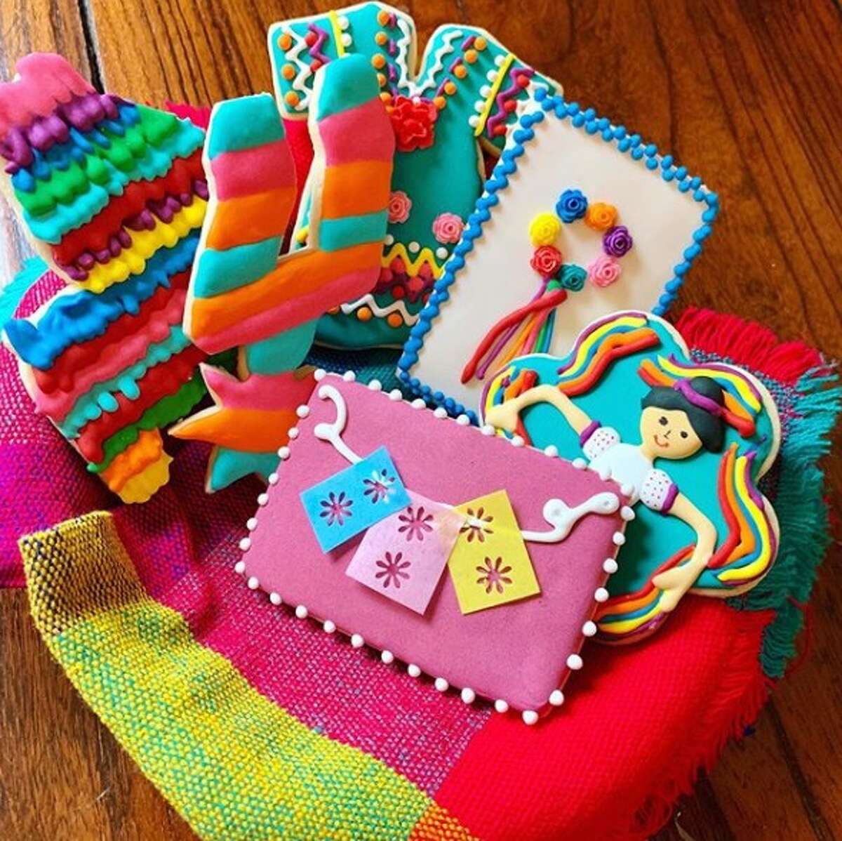 Inspired by the colorful and vibrant culture of San Antonio, a family of three bake Spurs and Fiesta-themed cookies and sweet cakes for their new online bakery business. 