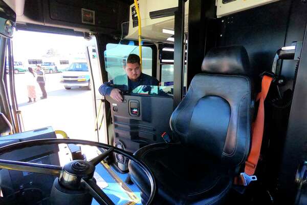 Via Installing Shields To Protect San Antonio Bus Drivers But Not Everybody Thinks It S A Good Idea Expressnews Com