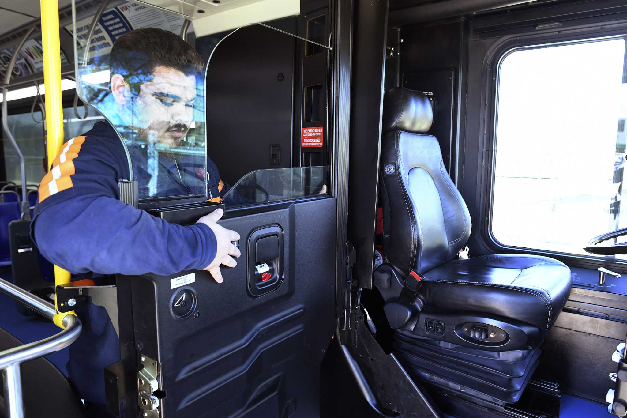 Via Installing Shields To Protect San Antonio Bus Drivers But Not Everybody Thinks It S A Good Idea Expressnews Com