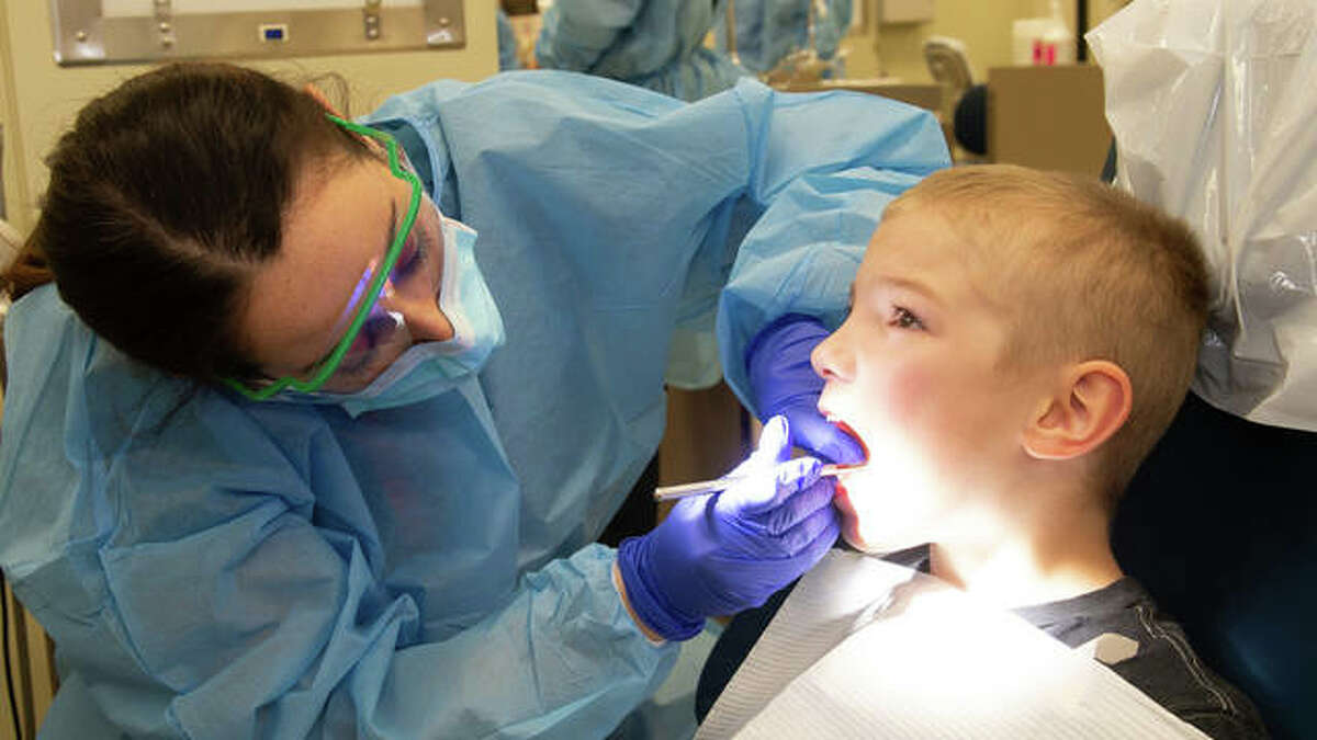Dental students Roxana students