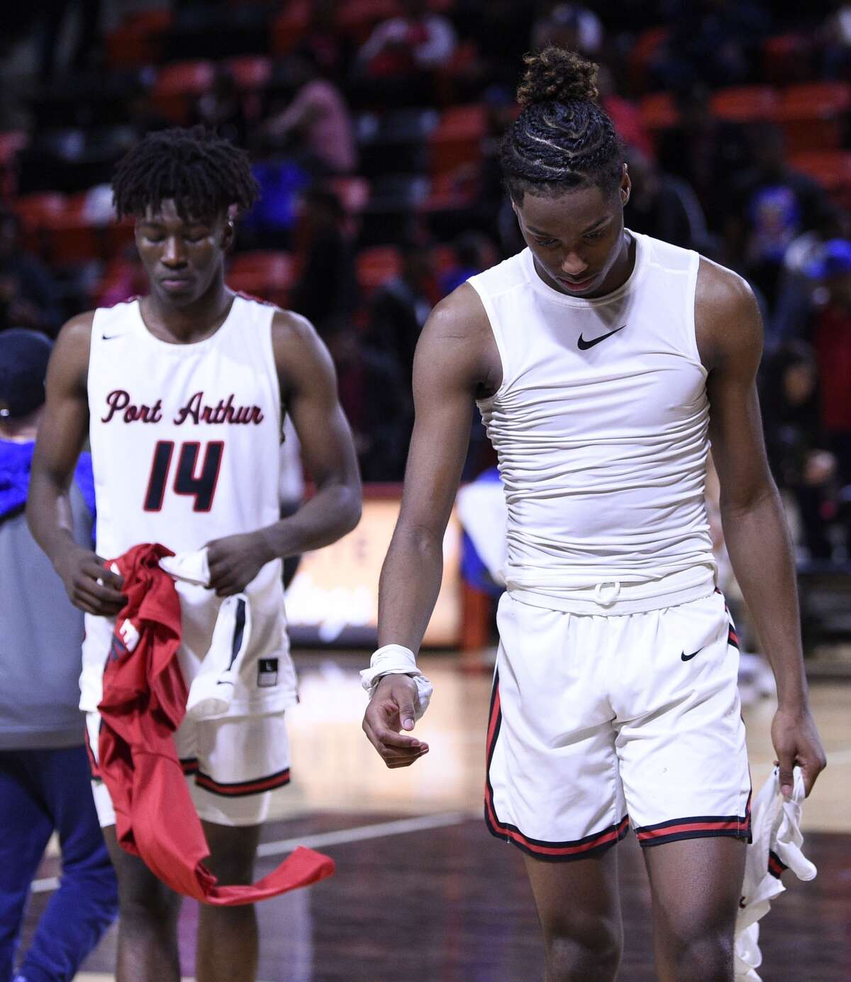 Hightower’s thirdquarter spark sinks Port Arthur Memorial in area round