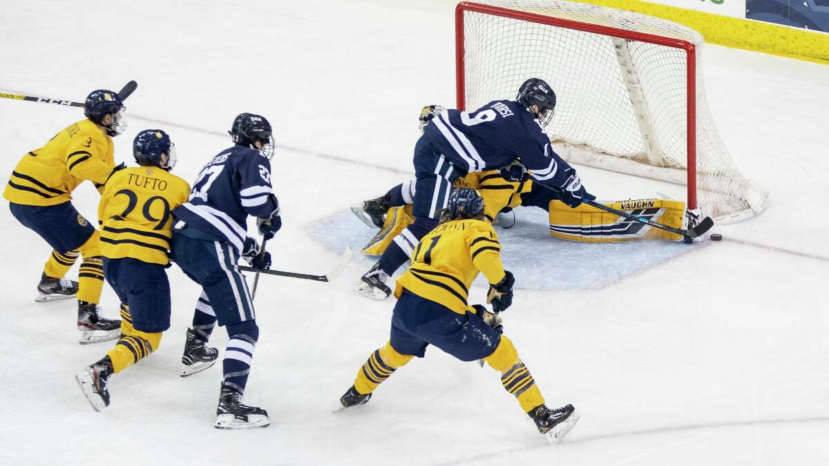 Yale’s Will D’Orsi is stopped by a pad save by Quinnipiac goalie Keith Petruzzelli.