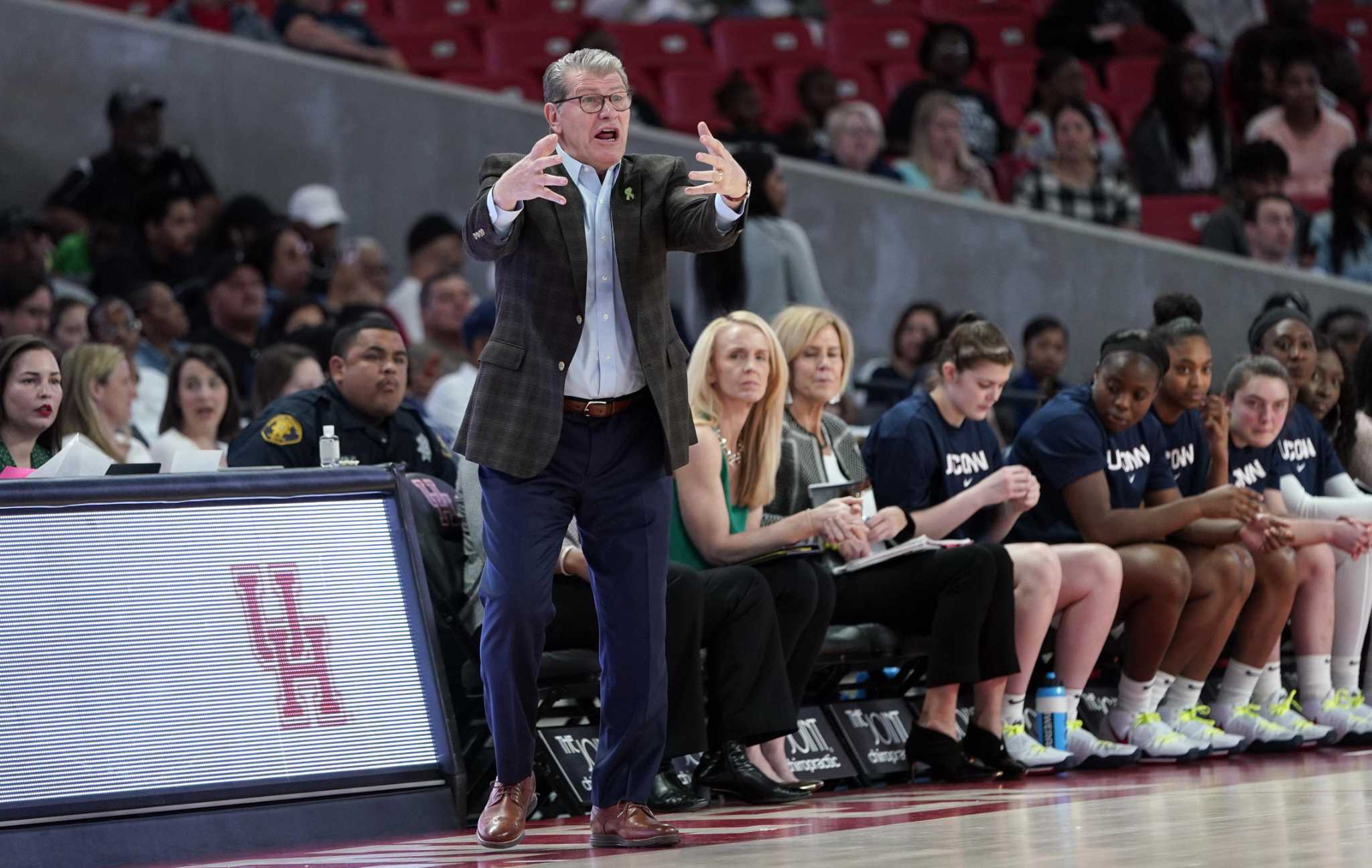 UConn coach Geno Auriemma on board with NCAA's proposed transfer rule