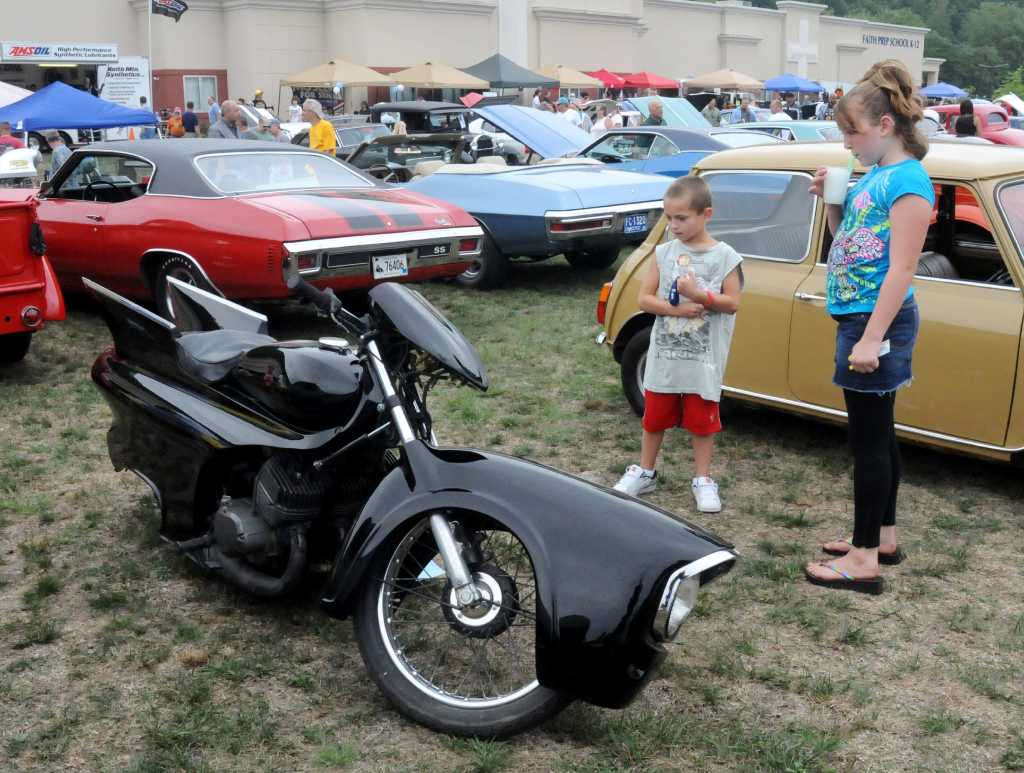 Hot rods sizzle at annual New Milford car show