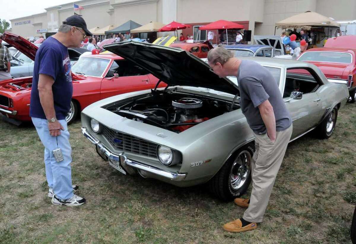Hot rods sizzle at annual New Milford car show