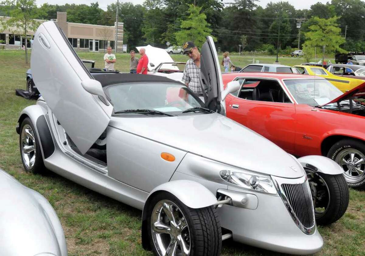 Hot rods sizzle at annual New Milford car show