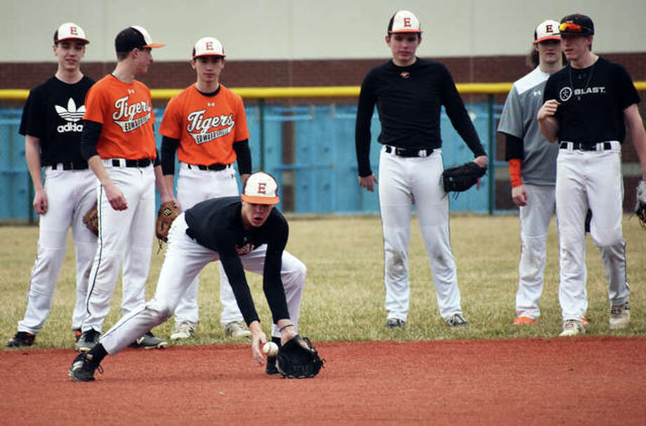 BASEBALL Tigers get to work The Edwardsville Intelligencer