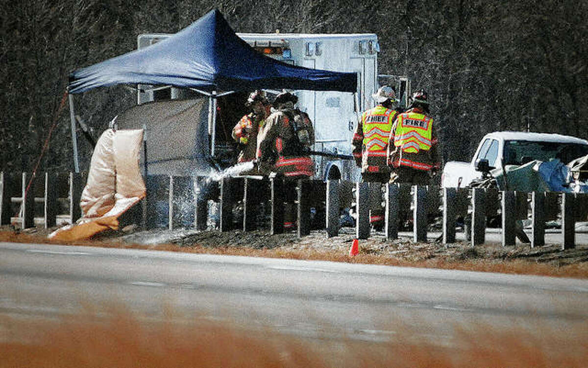 Police 3 Die In Plane Crash On I 55 In Central Illinois