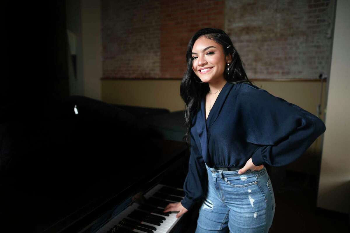 San Antonio singer Isabel Marie Sanchez performing 'Viva Selena' with ...