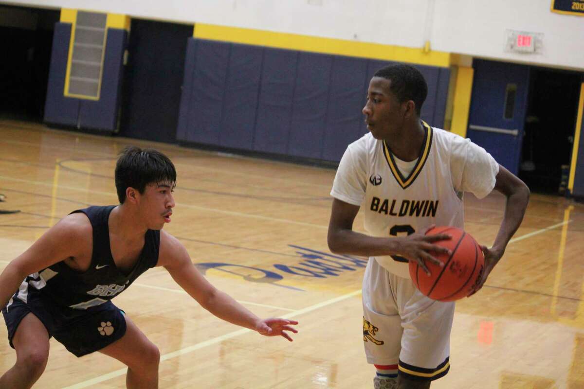 Baldwin's Carmelo Lindsey eyes his next move against the Brethren defense on Friday. (Star photo/John Raffel)