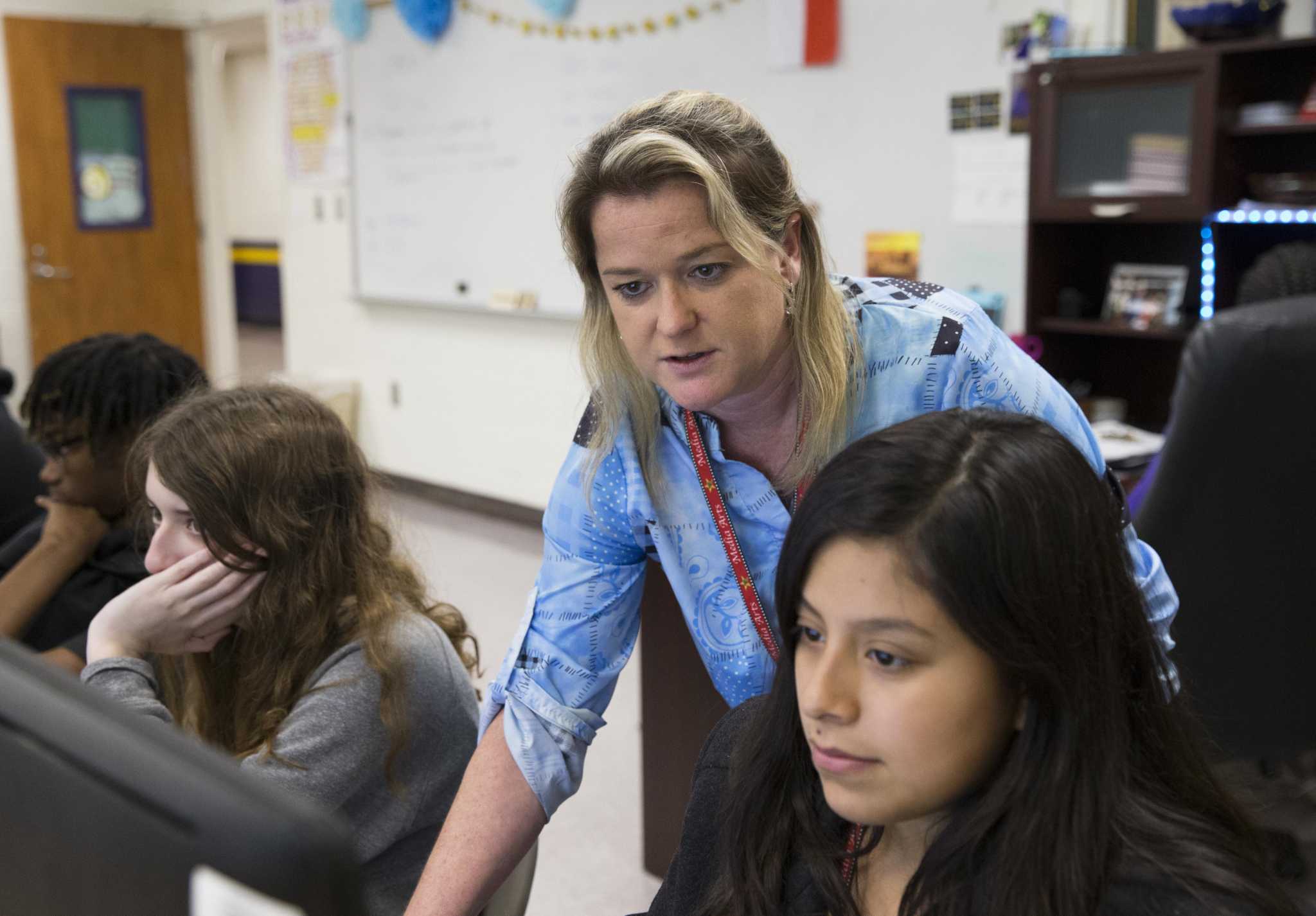 six-figure-salaries-still-years-away-for-most-houston-teachers-despite-state-incentive