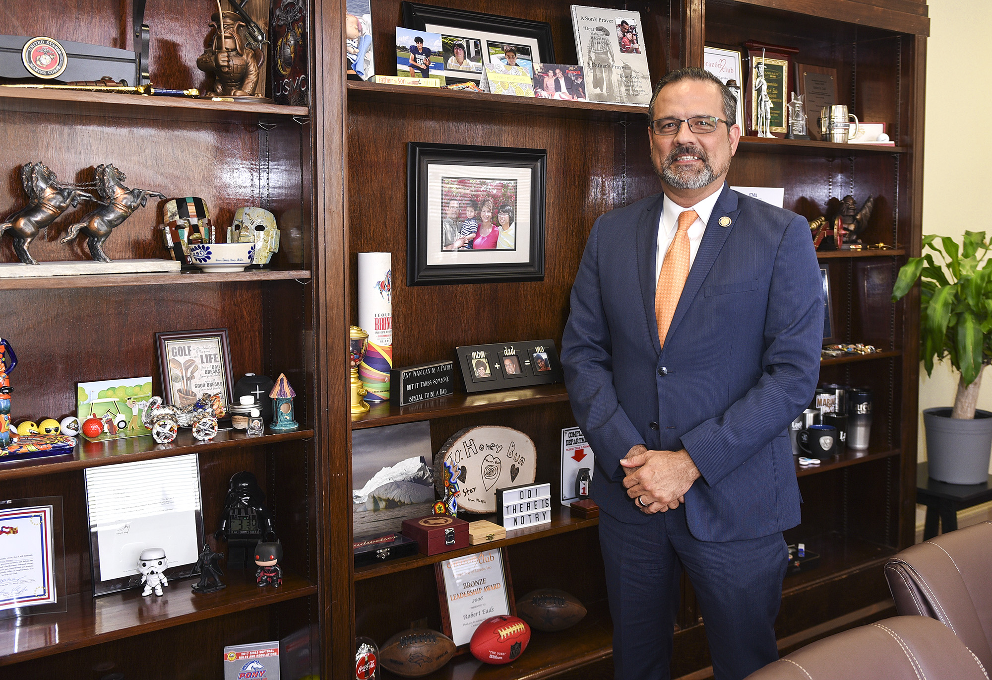 City of Laredo agrees on salary, contract for city manager Robert Eads