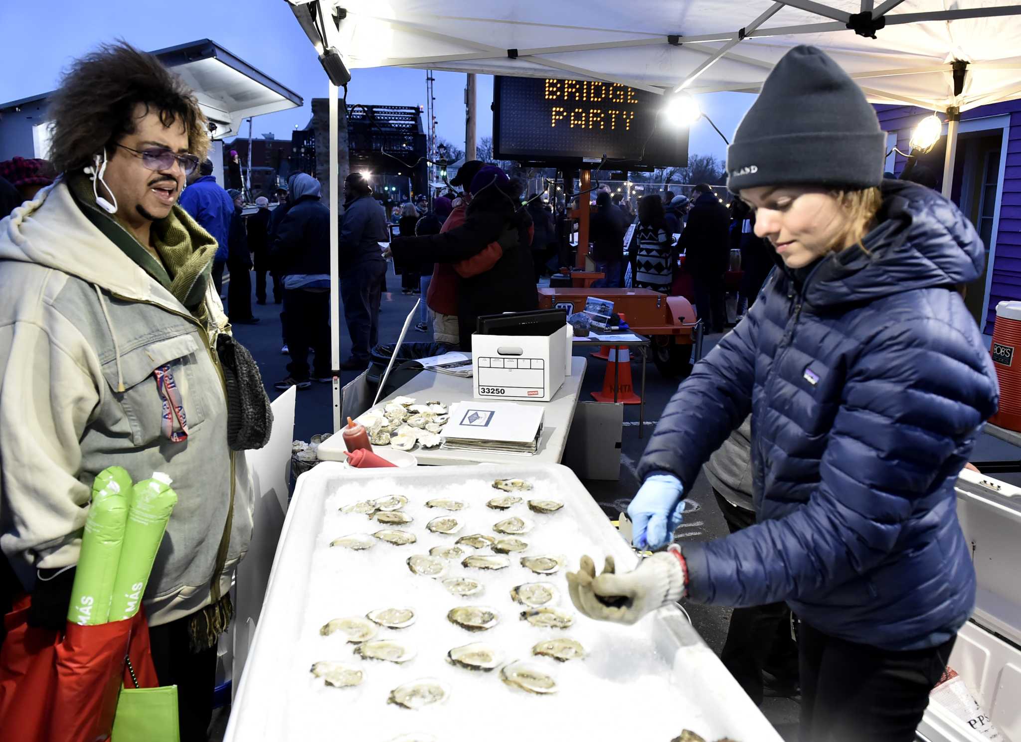 CT woman went from wedding planning in NYC to construction to oyster shucking - Vimarsana News