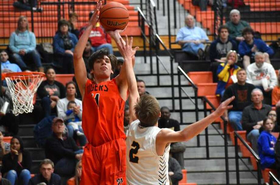 Boys Basketball Slow Start Sinks Tigers The Edwardsville