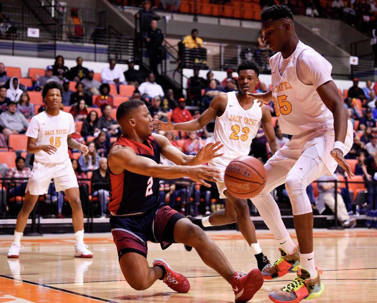 Yates topples Life Waxahachie to advance to state tournament