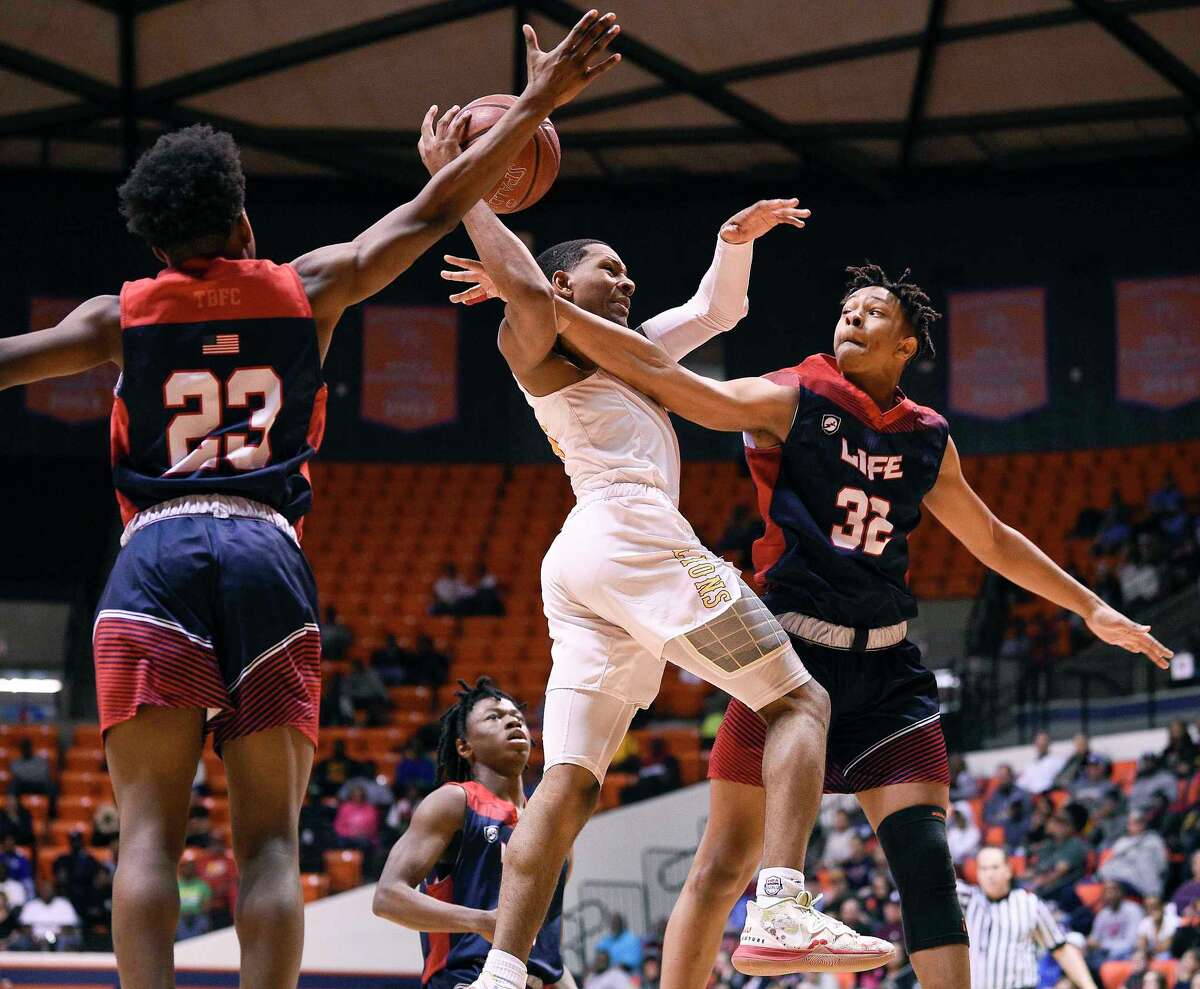Yates topples Life Waxahachie to advance to state tournament
