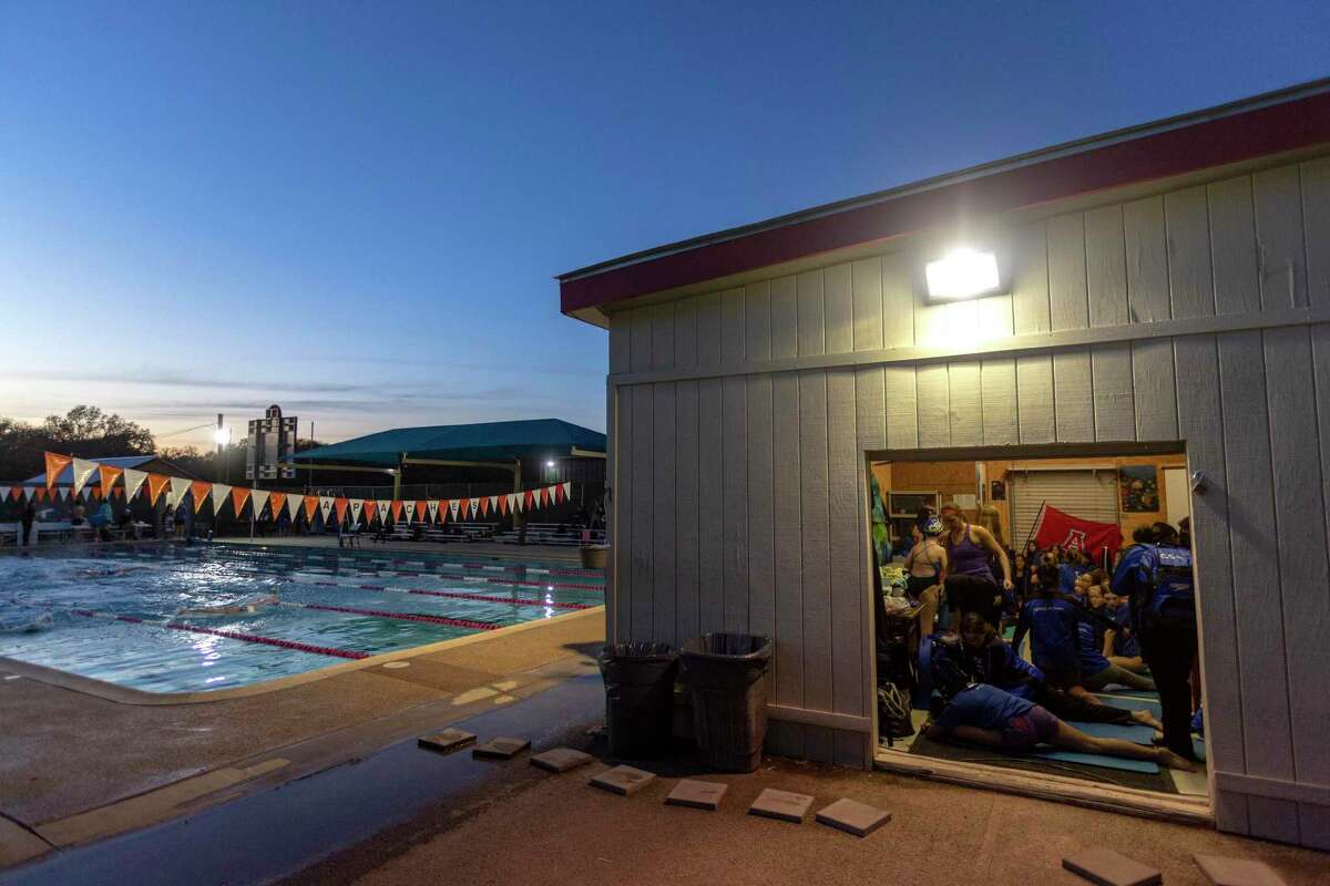 San Antonio girl swimmers have their timing just right