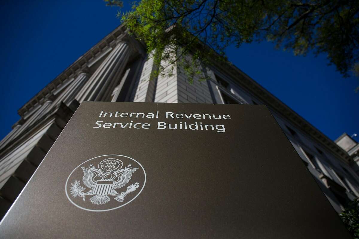 Foto de archivo de la sede del Servicios de Rentas Internas (IRS) en Washington. La agencia indic� en un tuit que las declaraciones de impuestos que incluyen cr�ditos reembolsables podr�n comprobar el estatus de su reembolso para el 22 de febrero. (Zach Gibson/Getty Images)