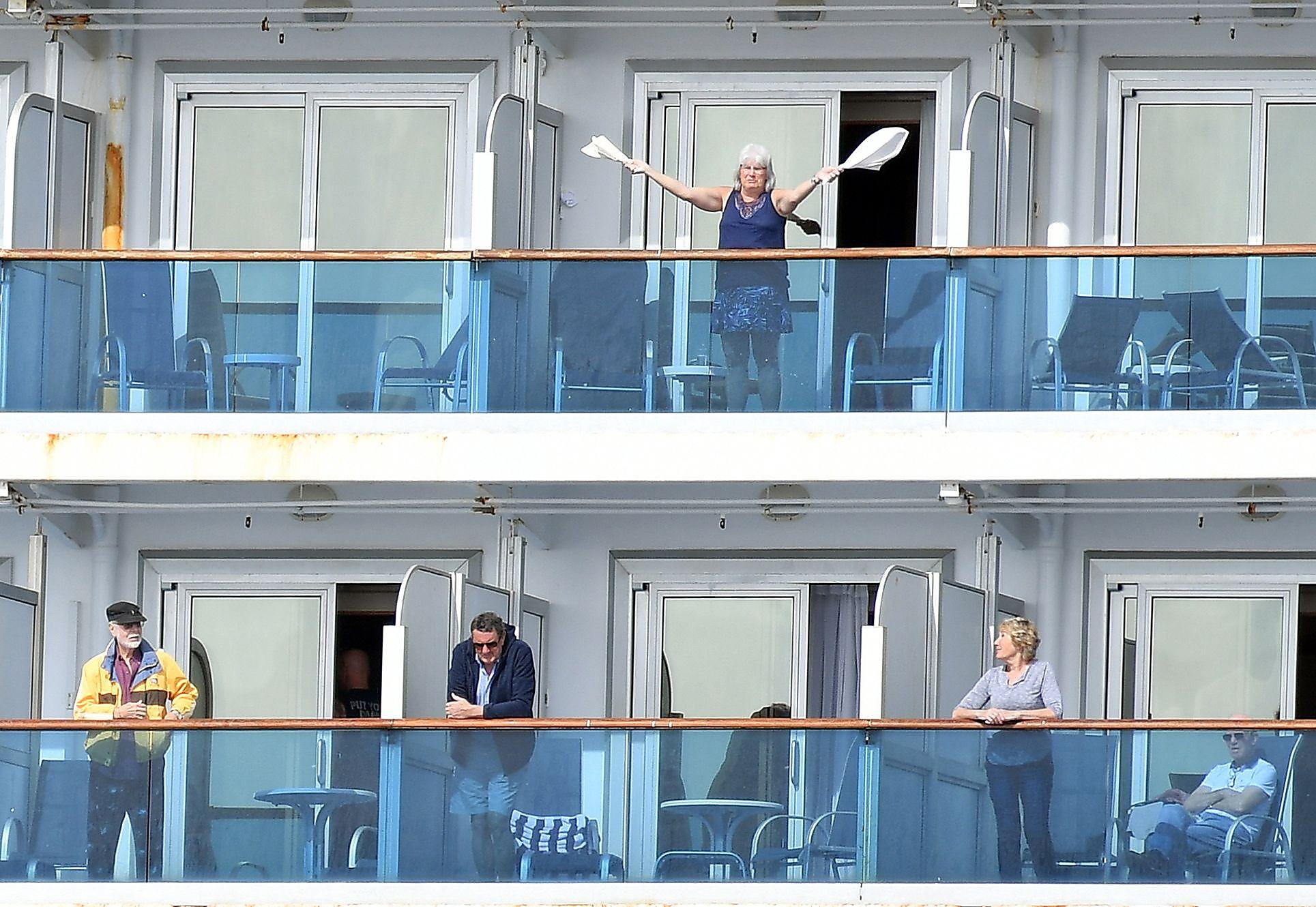 viral cruise ship balcony video