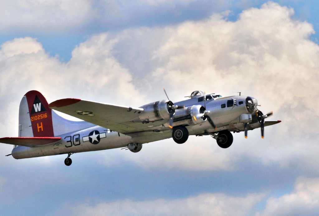 B-17 in flight - Times Union