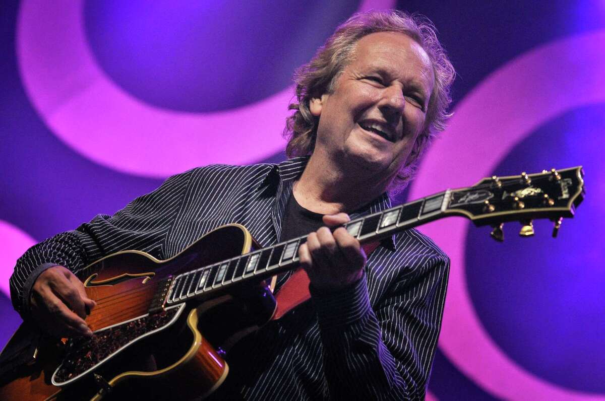 Guitar wizard Lee Ritenour at FTC's StageOne