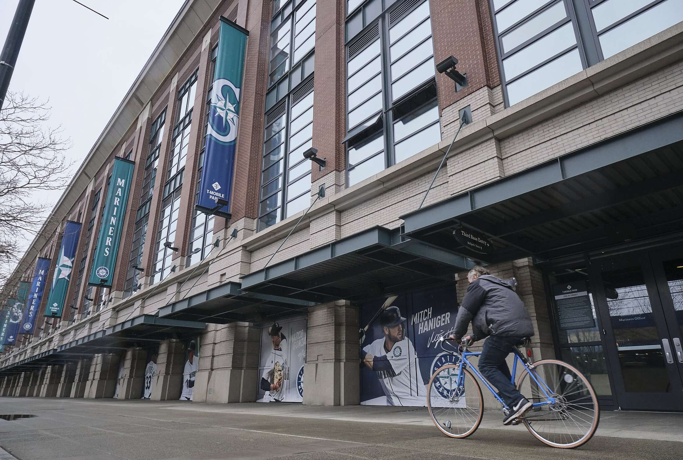 Seattle Mariners to create fund to support ballpark employees losing