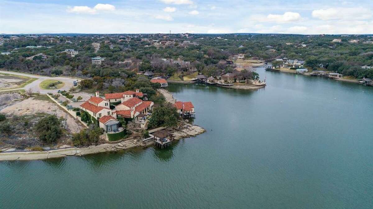 Inside a Horseshoe Bay, Texas resortstyle home