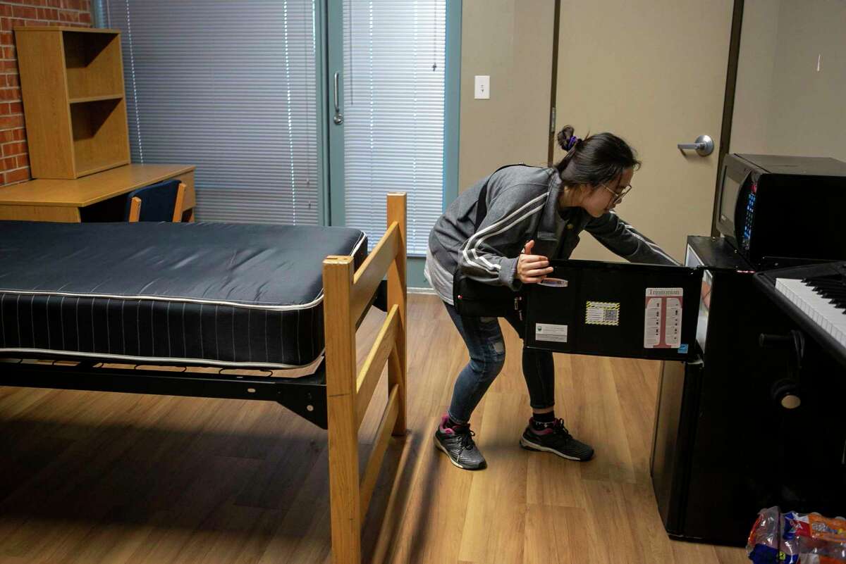 Forced to move out, Trinity University students rush to move home or