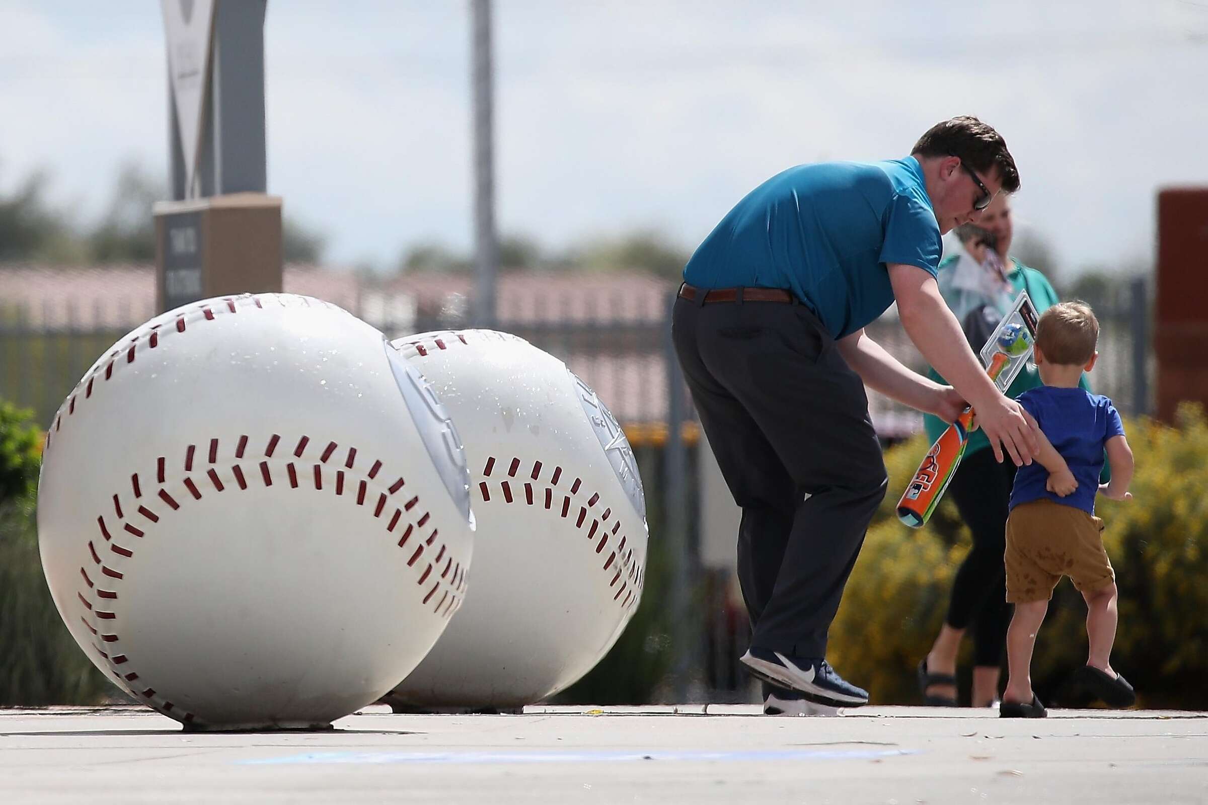 Seattle Mariners to create fund to support ballpark employees losing