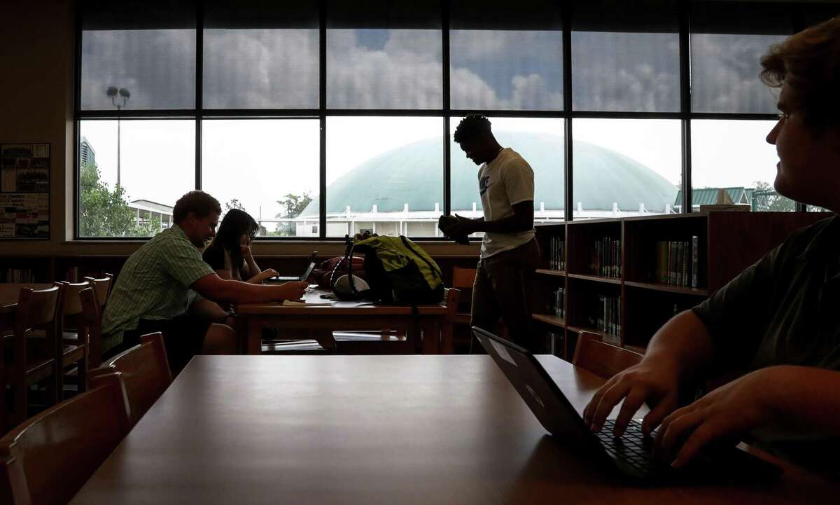 A group of East Chambers ISD students work on the library of East Chambers High School, Friday, May 11, 2018, in Winnie. ( Jon Shapley / Houston Chronicle )