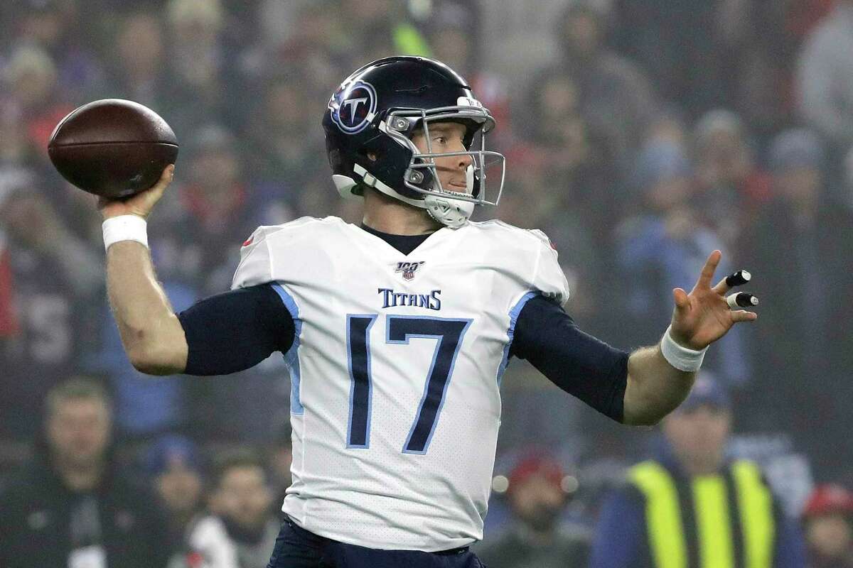 Quarterback Ryan Tannehill agreed Sunday to a four-year, $118 million extension that keeps him with the Tennessee Titans.