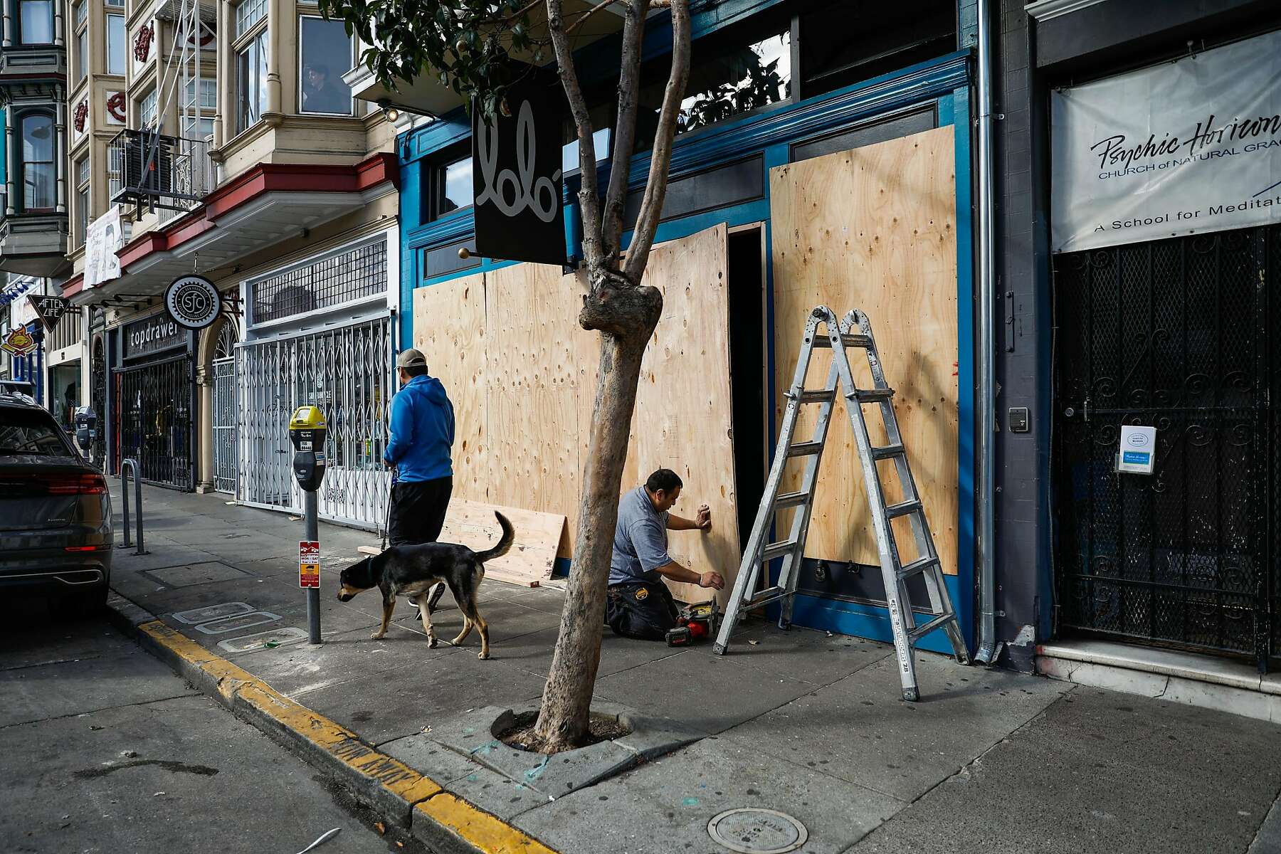 Owners boarding up SF storefronts during coronavirus shutdown ...