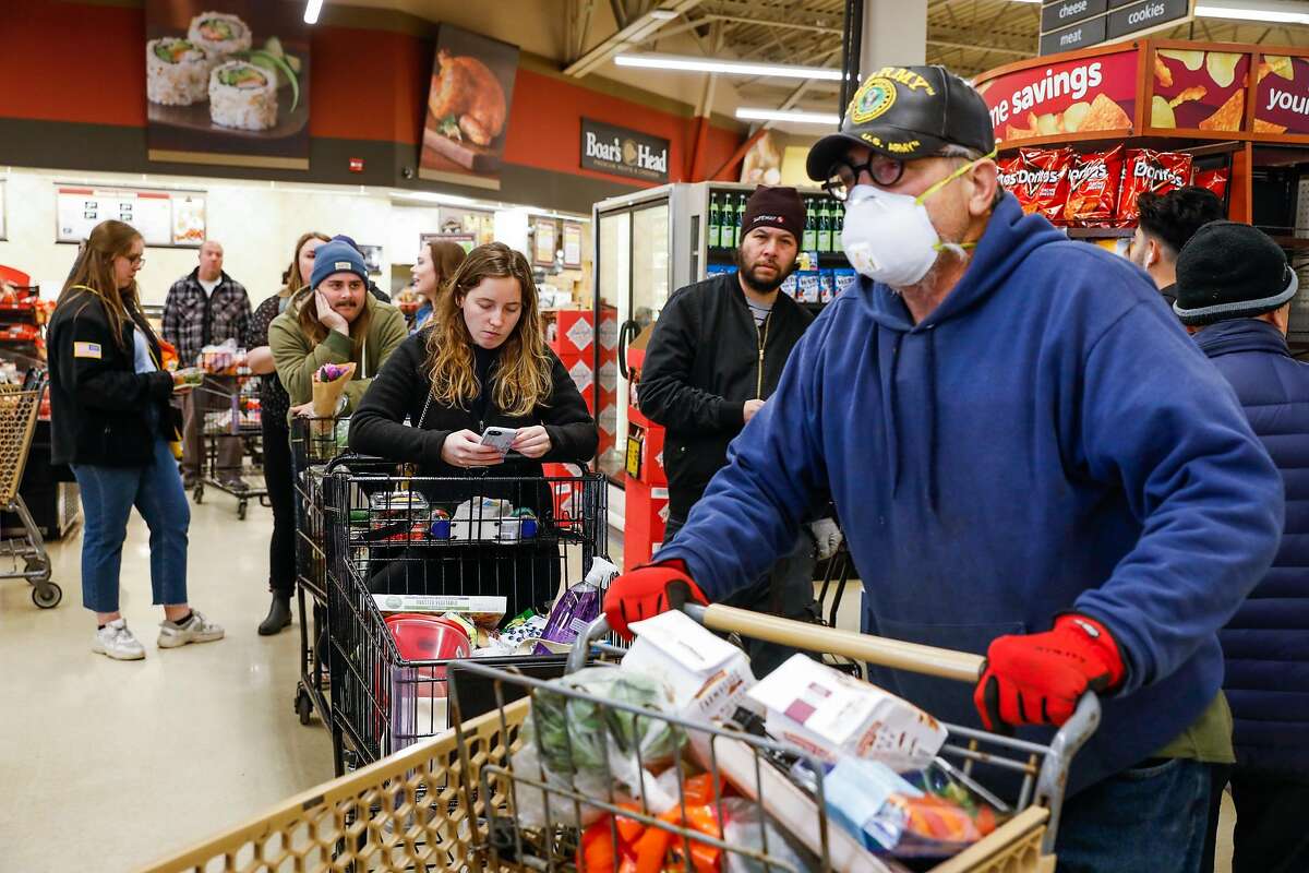 A grocer that sells smoothies, snacks and 'easier lives'? Welcome to  Żabka's autonomous stores - Source