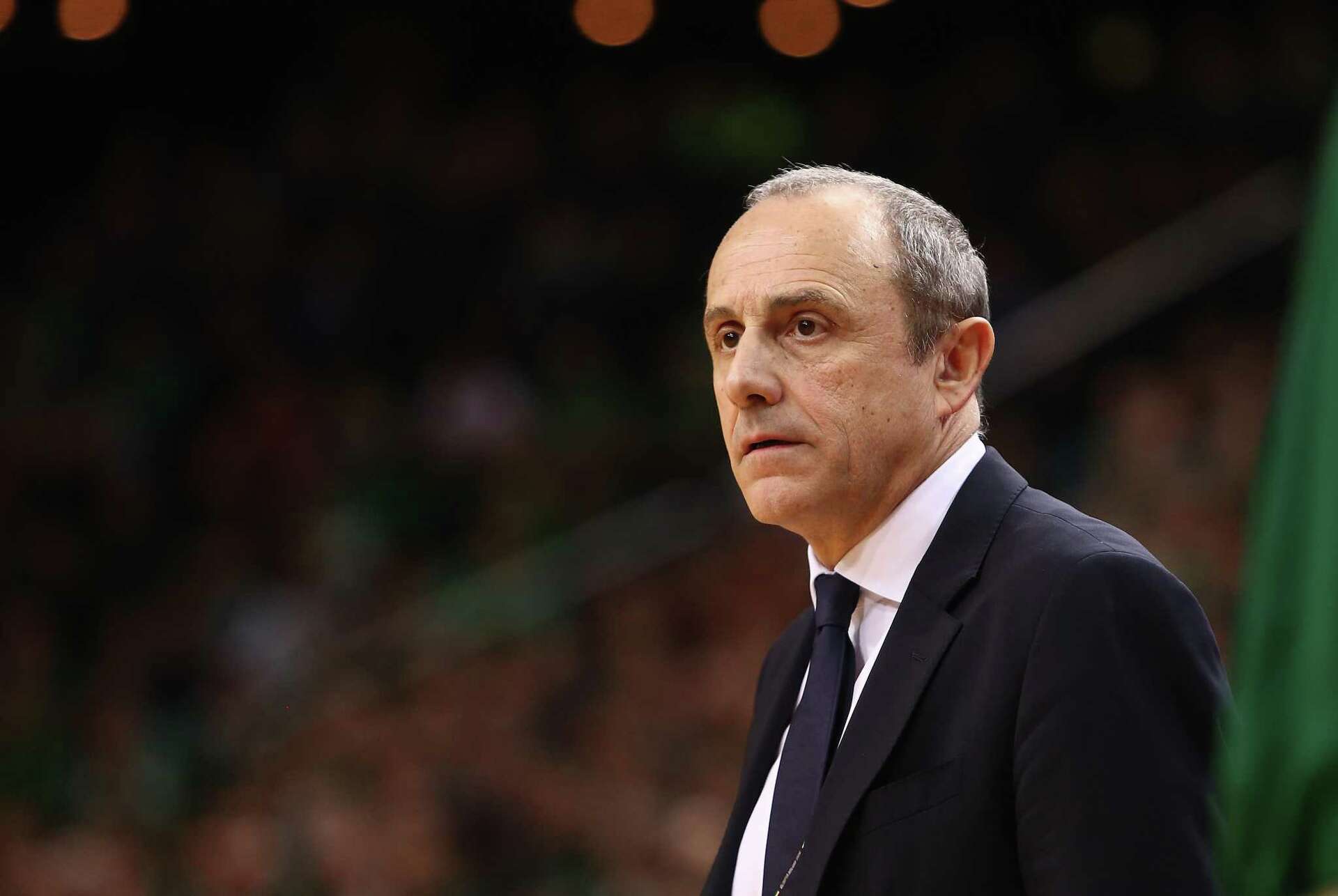 Finger: In city hit hard by pandemic, ex-Spurs coach Ettore Messina  expresses hope, image size:1920x1286