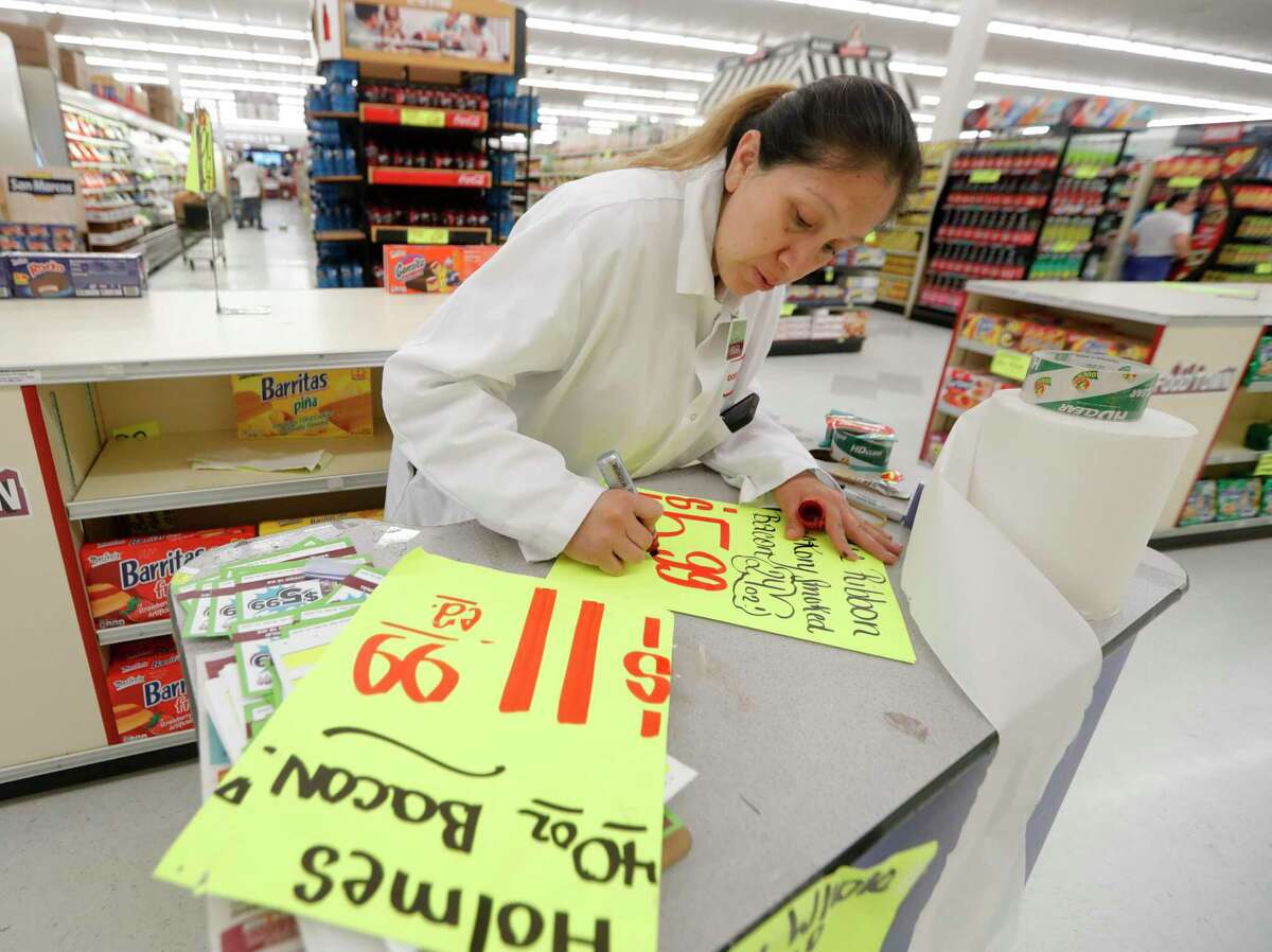 Food Town grocery stores start special hours for senior shoppers amid