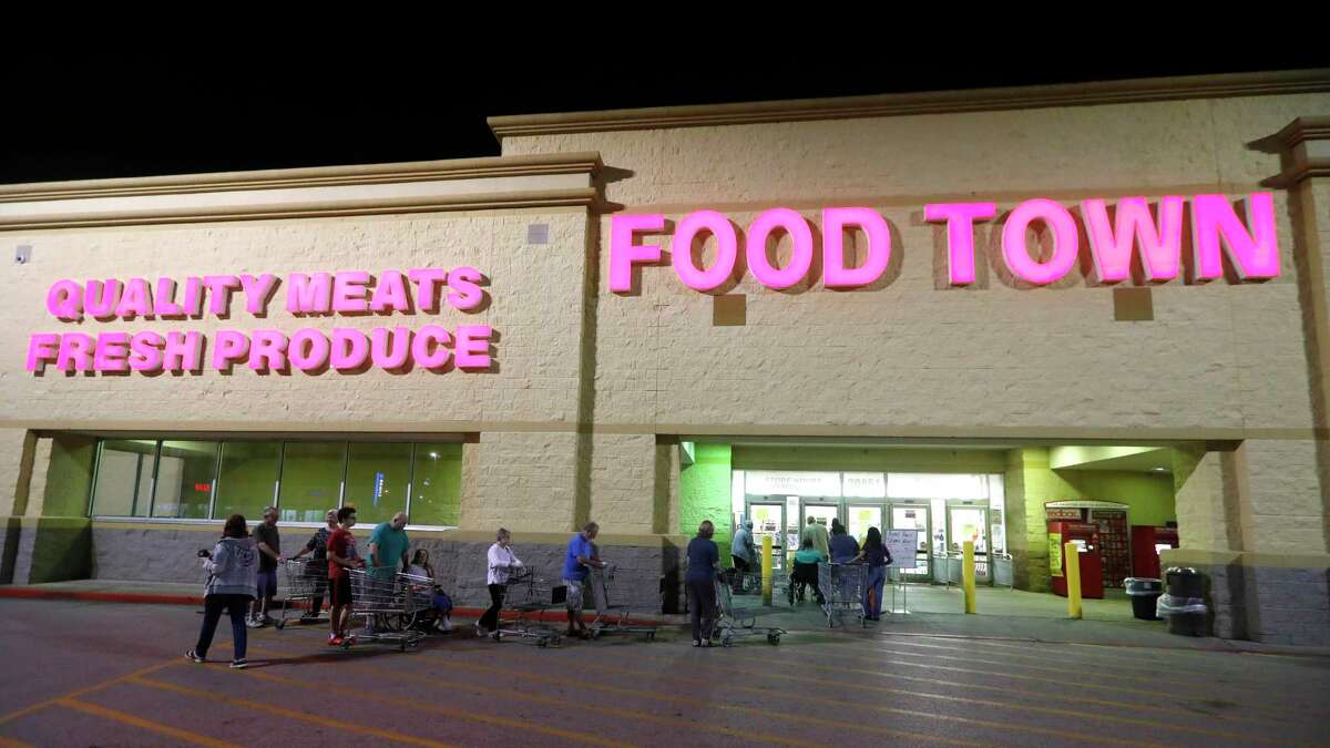 Food Town grocery stores start special hours for senior shoppers amid