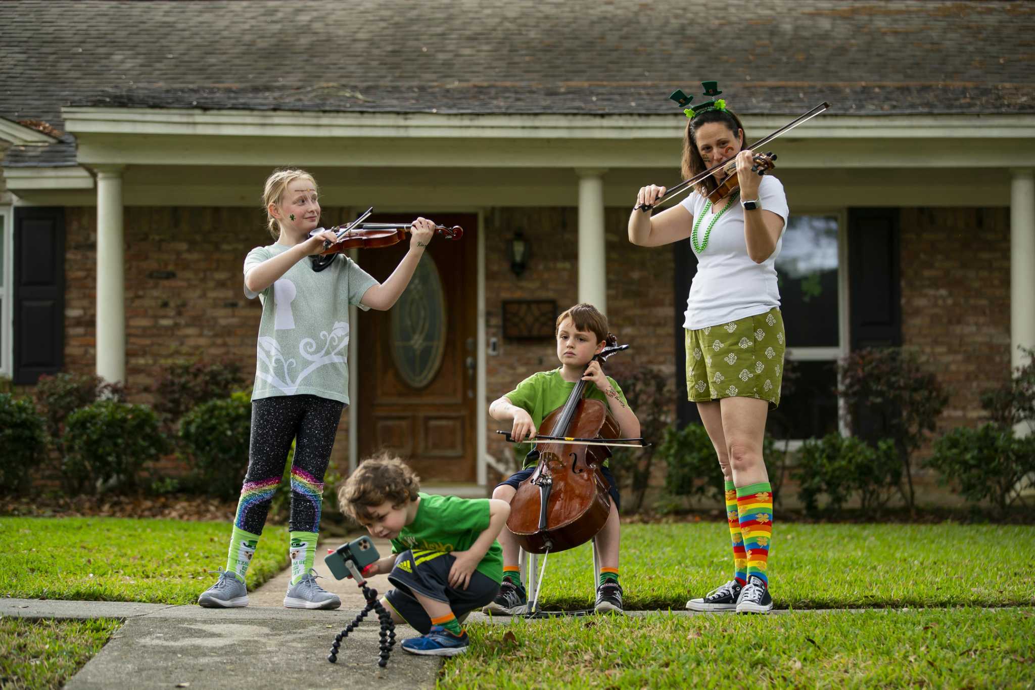 Texans fight coronavirus with charity, music and treasure hunts picture