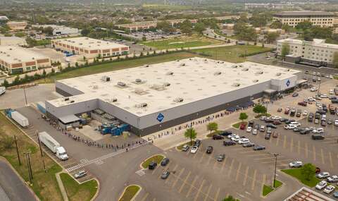 people were waiting for hours drone photo shows long line wrapped around local sam s club laredo morning times drone photo shows long line wrapped