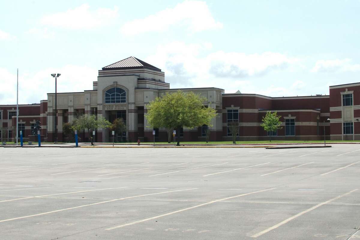 Clear Creek ISD Students Now Working Remotely