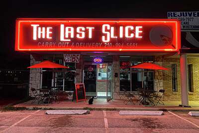 52 Weeks Of Pizza The Last Slice Restaurant Worth A Drive To Macarthur For Great Crusts And A Superior Veggie Pie In San Antonio